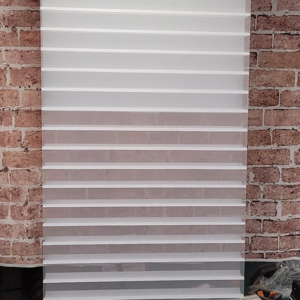 Hunter Douglas Silhouette A-Deux 28.5 x 70